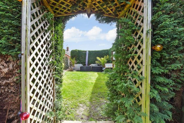 74, Cedar Road, Canterbury photo 2