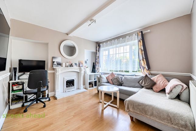 52, Chaucer Green, Croydon photo 2