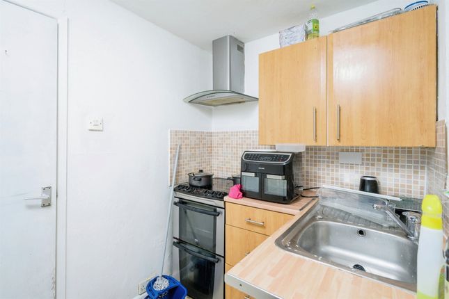 Flat for sale in Clifton Place, Greenbank, Plymouth