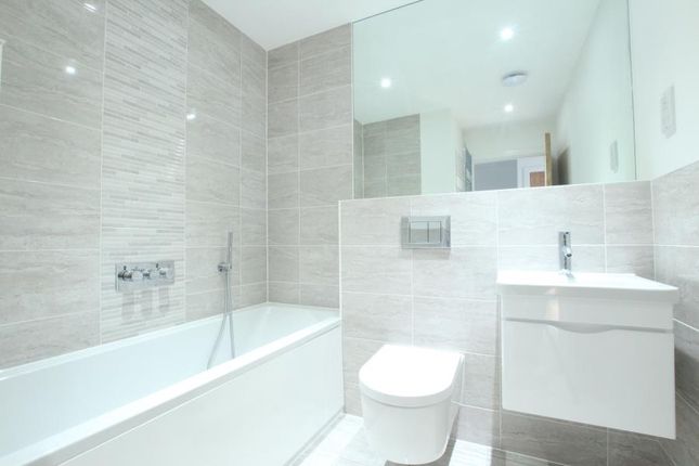 8, Jacobs Green, Guildford photo 5