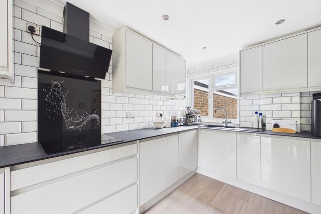 49 Widdenton View, High Wycombe photo 3