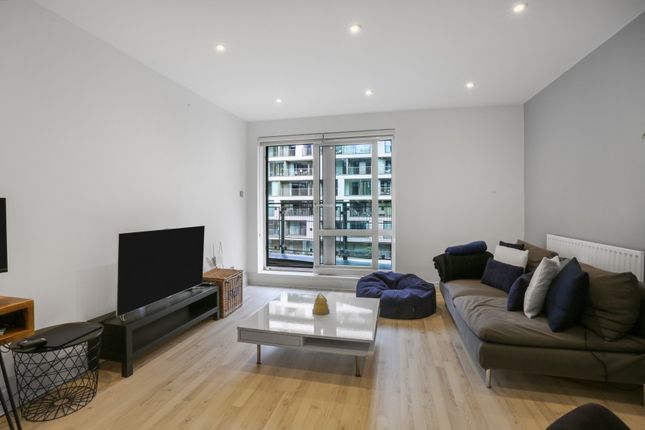 32, Warren House, London photo 2