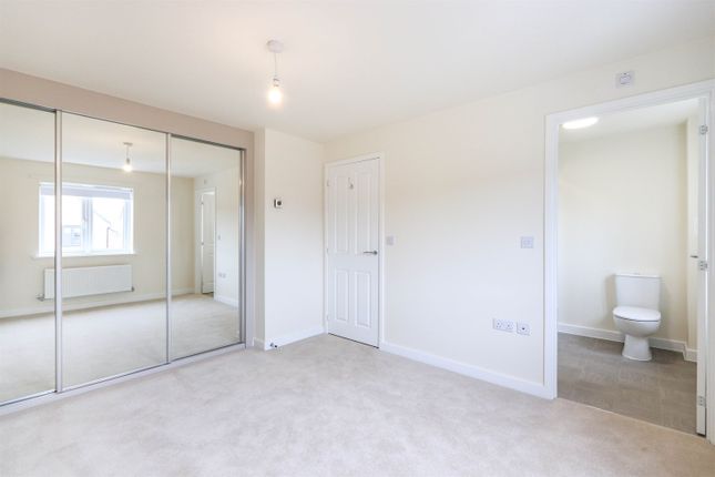 4, Skipper Gardens, Worksop photo 4