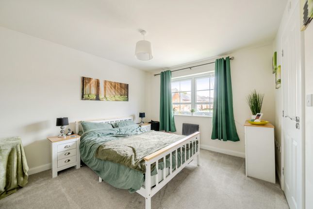 33, Bradfield Avenue, Leeds photo 4