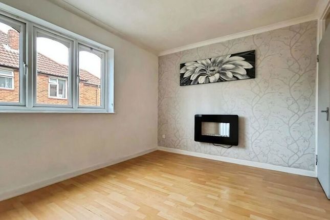 17 Nightingale Grove, Southampton photo 3