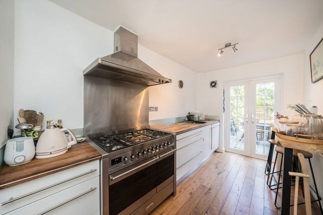 4, Selsdon Close, Surbiton photo 3