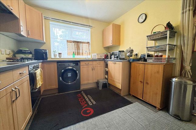 13, Dunmow Close, Hanworth photo 3