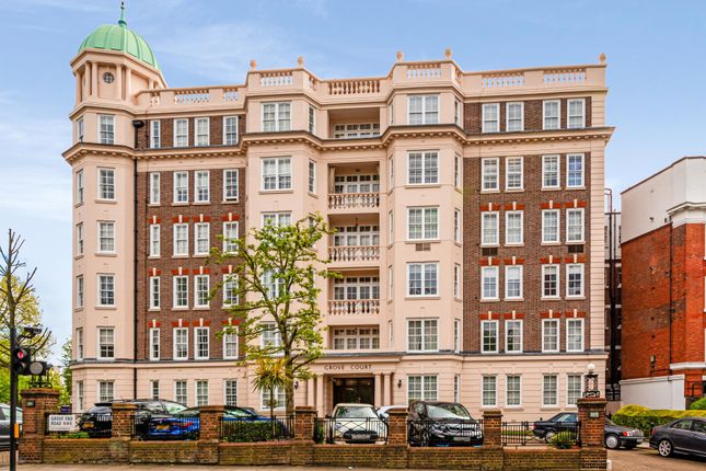 Flat to rent in Grove Court, 24 Grove End Road, London