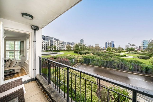 Flat for sale in Imperial Crescent, Imperial Wharf, London
