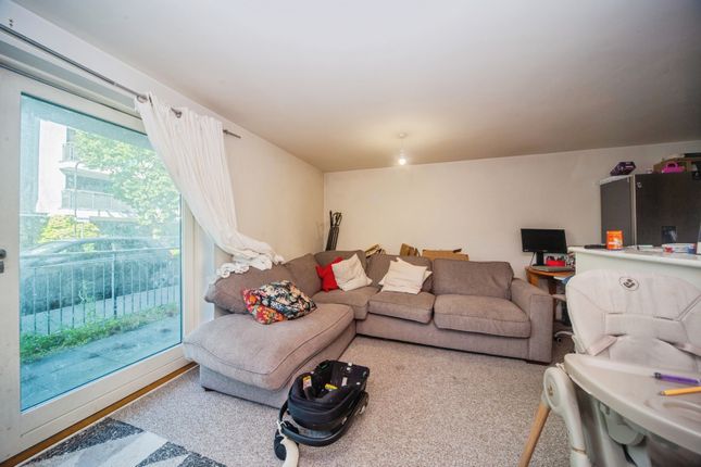 Flat 1, 4, Ted Bates Road, Hampshire photo 3