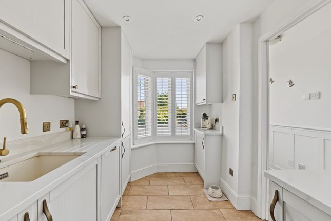 41 Ten Acre Way, Rainham, Kent photo 4