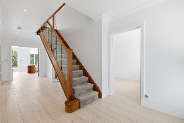 38 Harrow Drive, Hornchurch photo 3