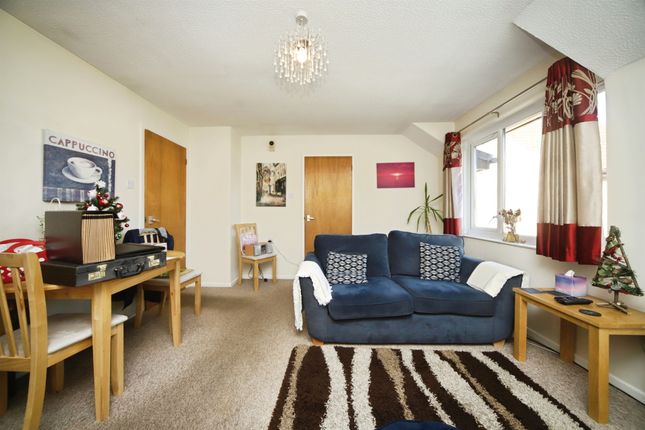 34, Northfield Gardens, Taunton photo 2