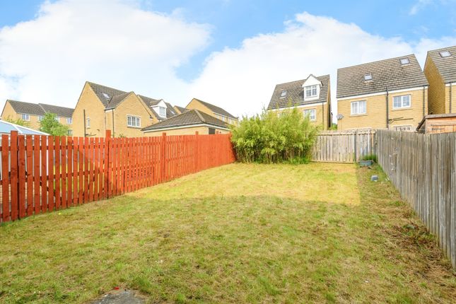 24, Hops Drive, Huddersfield photo 2