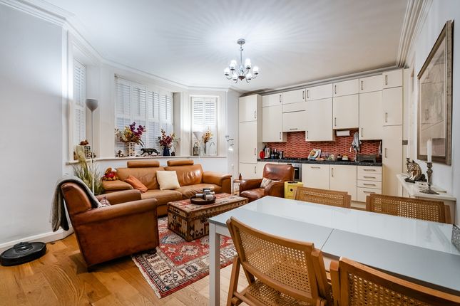 Flat 12, 36, Buckingham Gate, London photo 3