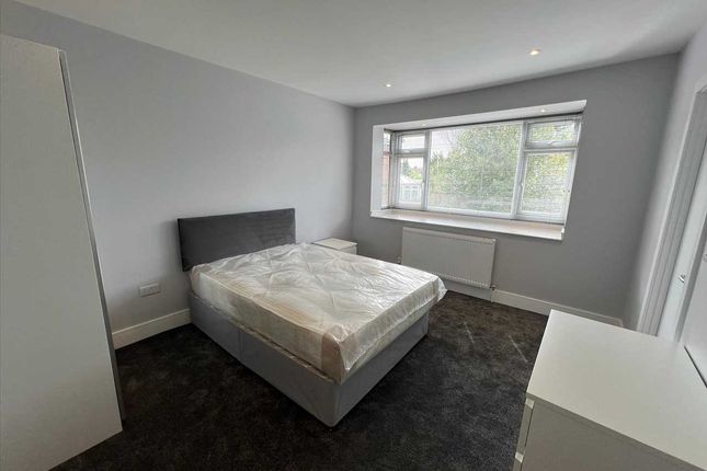 Room to rent in Milford Gardens, Edgware