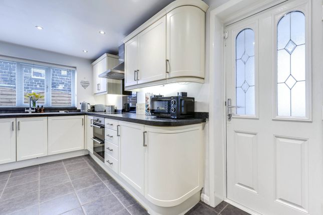 5, Billingwood Drive, Leeds photo 3