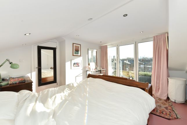 Flat for sale in Southborough Road, London