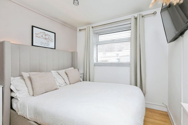 12 Lamorna Court,, Greenfield Terrace, Redruth photo 3