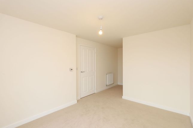 Detached house to rent in Manor Park Close, Sheffield