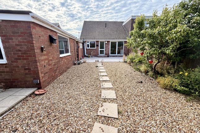 15, Willow Close, Thornton photo 2