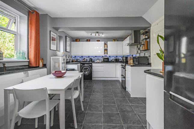 27, Raylees, Bury photo 3