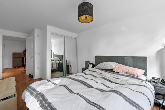 Flat to rent in Shore Point, High Road, Buckhurst Hill