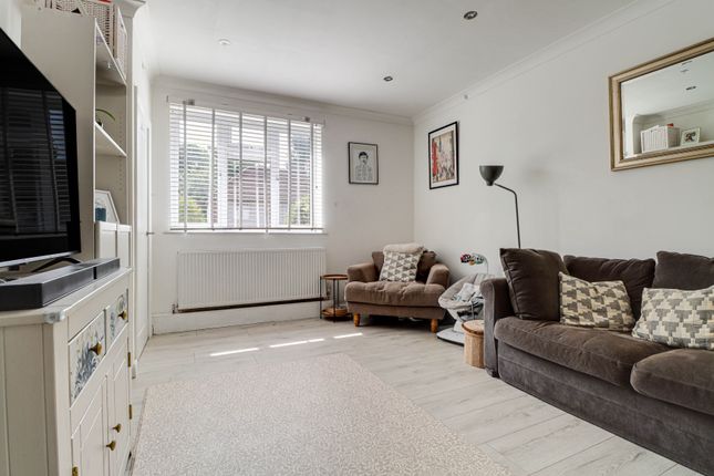 9, Masefield Road, Hertfordshire photo 2