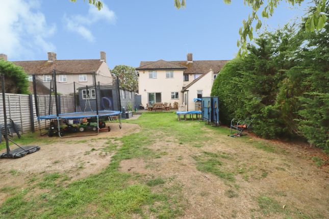 87, Coxtie Green Road, Brentwood photo 3