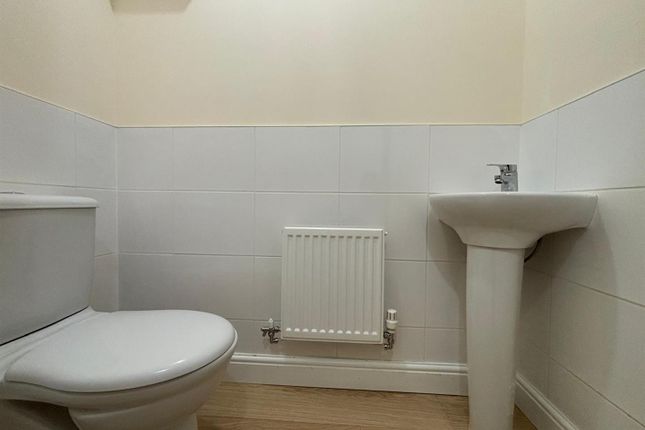 15, Clos Y Doc, Llanelli photo 3