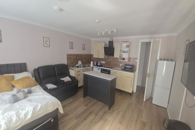 199, Main Street, Flat A, Blantyre photo 2