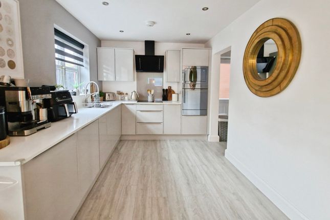 3, Lintin Close, Telford photo 2