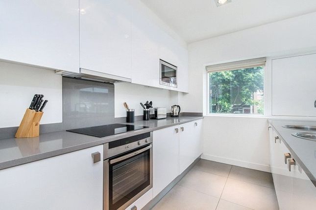 Thumbnail Flat to rent in Fulham Road, Chelsea
