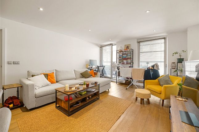 1-bed house on 27, Dickinson Court, London, £3,150/mo