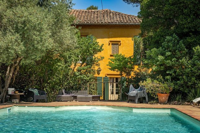 Thumbnail Villa for sale in Sorgues, Avignon And Rhone Valley, Provence - Var