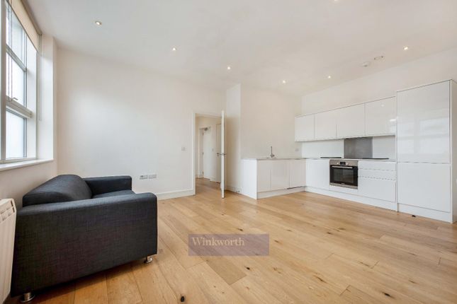 Flat to rent in Bethwin Road, London