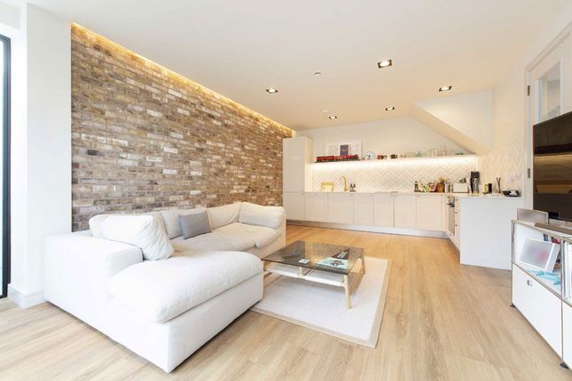 5, Bakers Lane, London photo 3