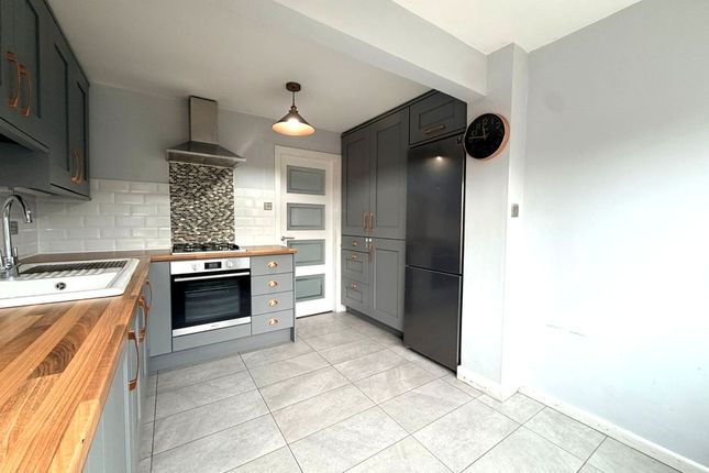 98 Openshaw Drive, Blackburn photo 2