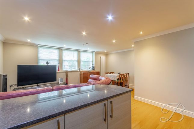 Flat for sale in Berry Hill Lane, Mansfield