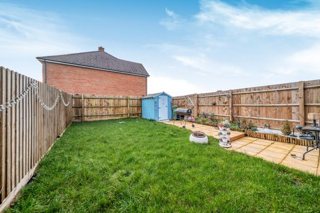 SETTLE SO, 10, Jubilee Close, Waltham Cross photo 4