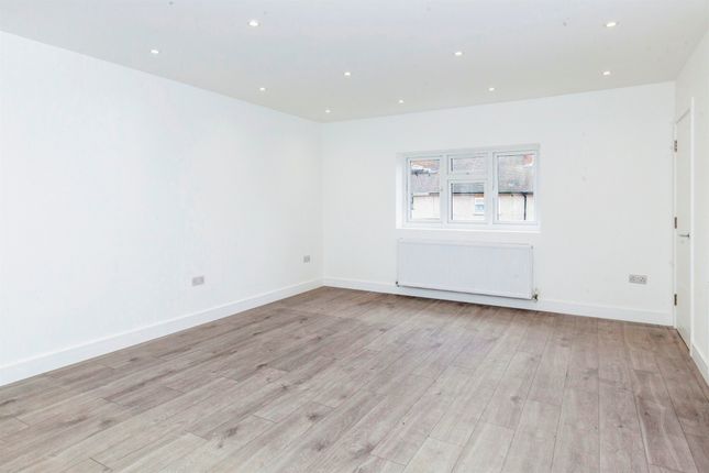 Flat for sale in Faraday Road, Slough