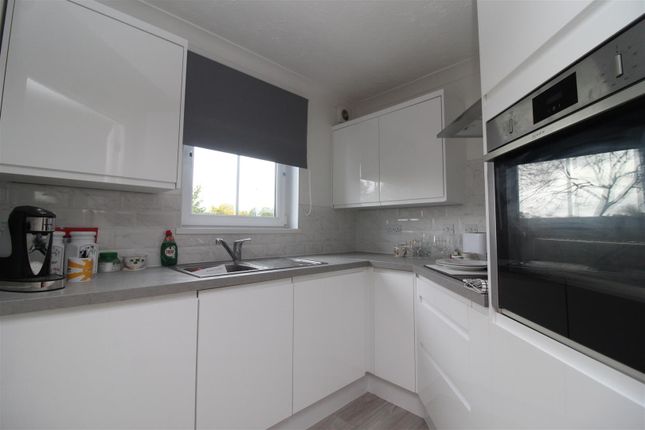 Flat 12, Parkside, Kings Road, Herne Bay photo 3