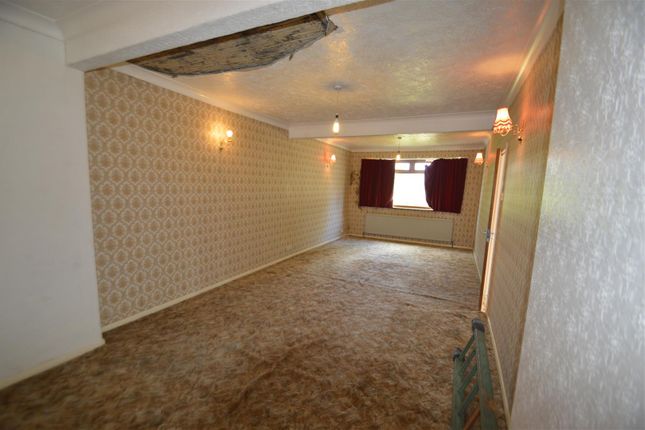19, Allen Road, Rainham photo 3