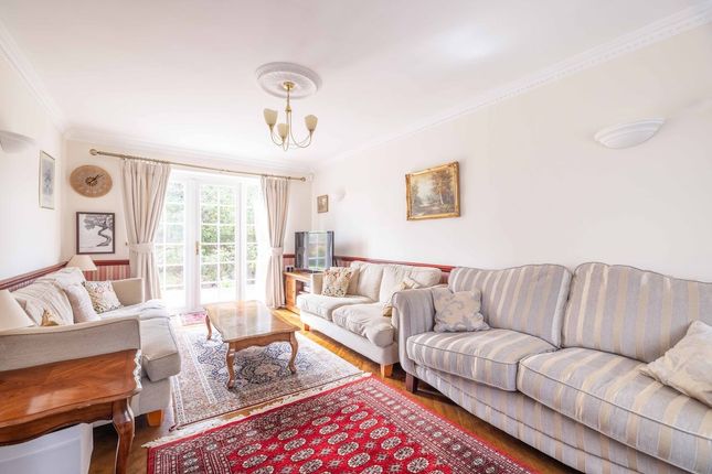 Ruxanas, Nicol Road, Chalfont St Peter photo 2