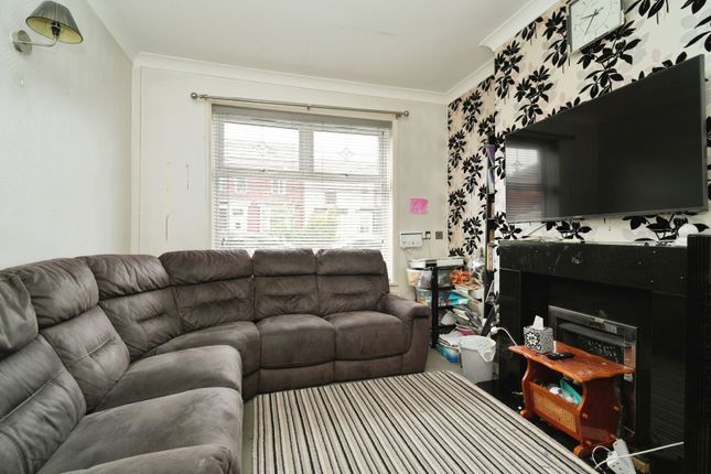 229, Rishton Lane, Greater Manchester photo 2