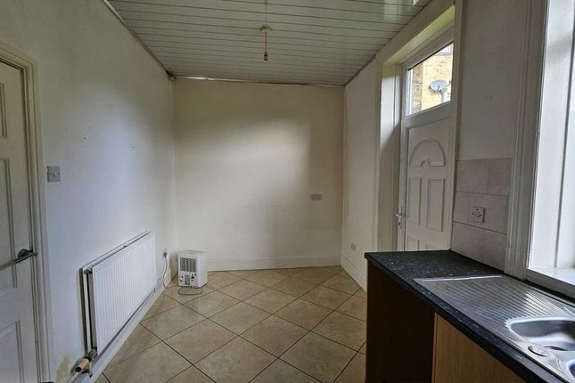 5, Adelphi Road, Huddersfield photo 5