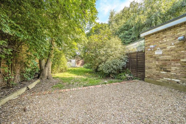 5, St. Georges Road, Hanworth photo 4