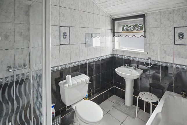 32 Oakfield Street, Aberfan, Merthyr Tydfil photo 5