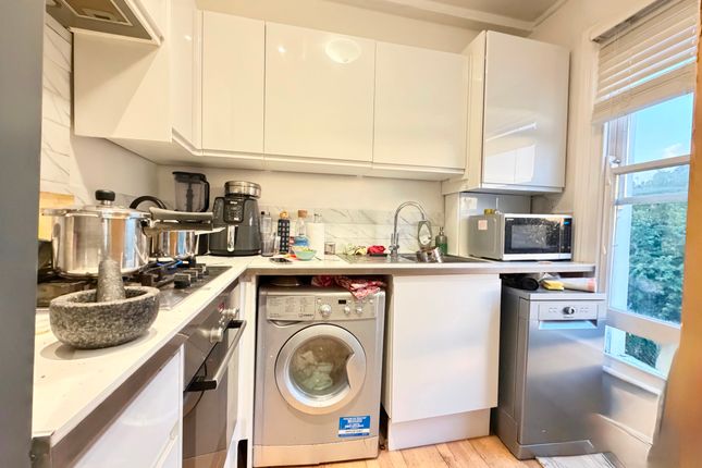 135c Brecknock Road, London photo 4