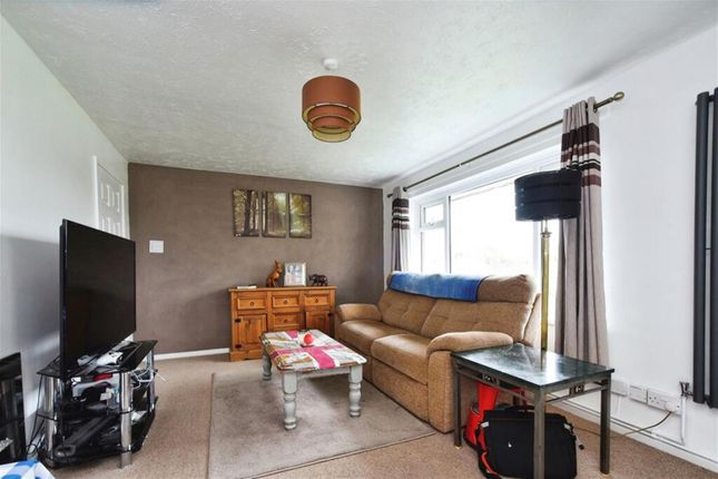 139, Welcombe Avenue, Swindon photo 2